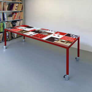 Bouwbord design tafel zwart rood, rood frame
