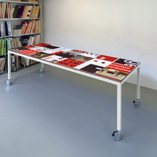 Bouwbord design tafel zwart rood, wit frame